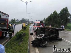 国产拖拉机翻车视频播放,安全驾驶警钟长鸣