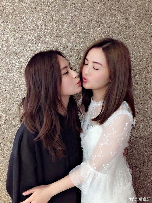 国产极品自拍视频情侣,甜蜜瞬间，浪漫无限