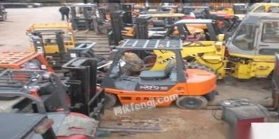 国产叉车42吨视频,高效搬运，引领物流新潮流